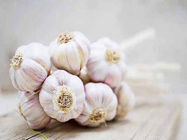 Mơ thấy đi mua củ tỏi ở chợ hoặc siêu thị