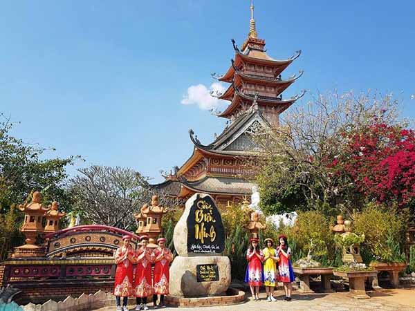 Mơ thấy đi chùa có điềm báo gì? Giải mã giấc mơ chi tiết