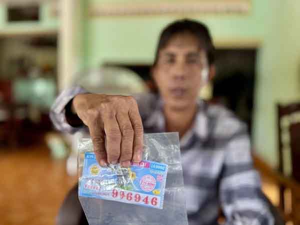 Tờ vé trúng độc đắc bị rách ở Quảng Ngãi được trả thưởng